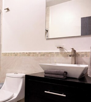 Dusche, Handtücher, Seife, Toilettenpapier