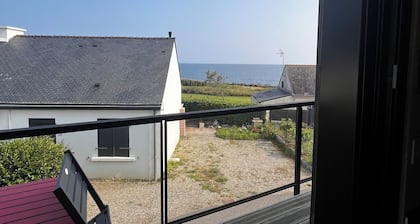 House with sea view, fifty metres from the GR34 coastal path