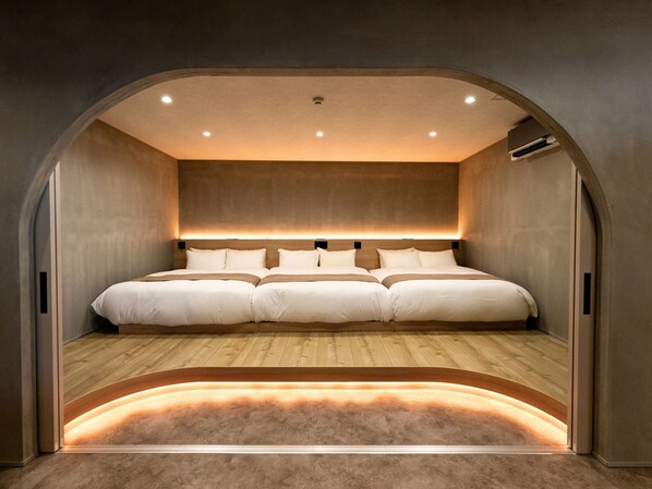 Free minibar, desk, laptop workspace, free WiFi