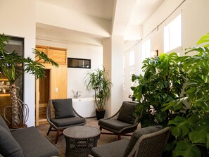 Free minibar, desk, laptop workspace, free WiFi