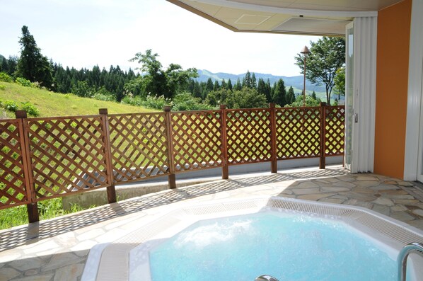 Basic Quadruple Room, Non Smoking, Mountain View | Bathroom | Free toiletries, towels, soap, shampoo - Maiko Glamping (Minamiuonuma)