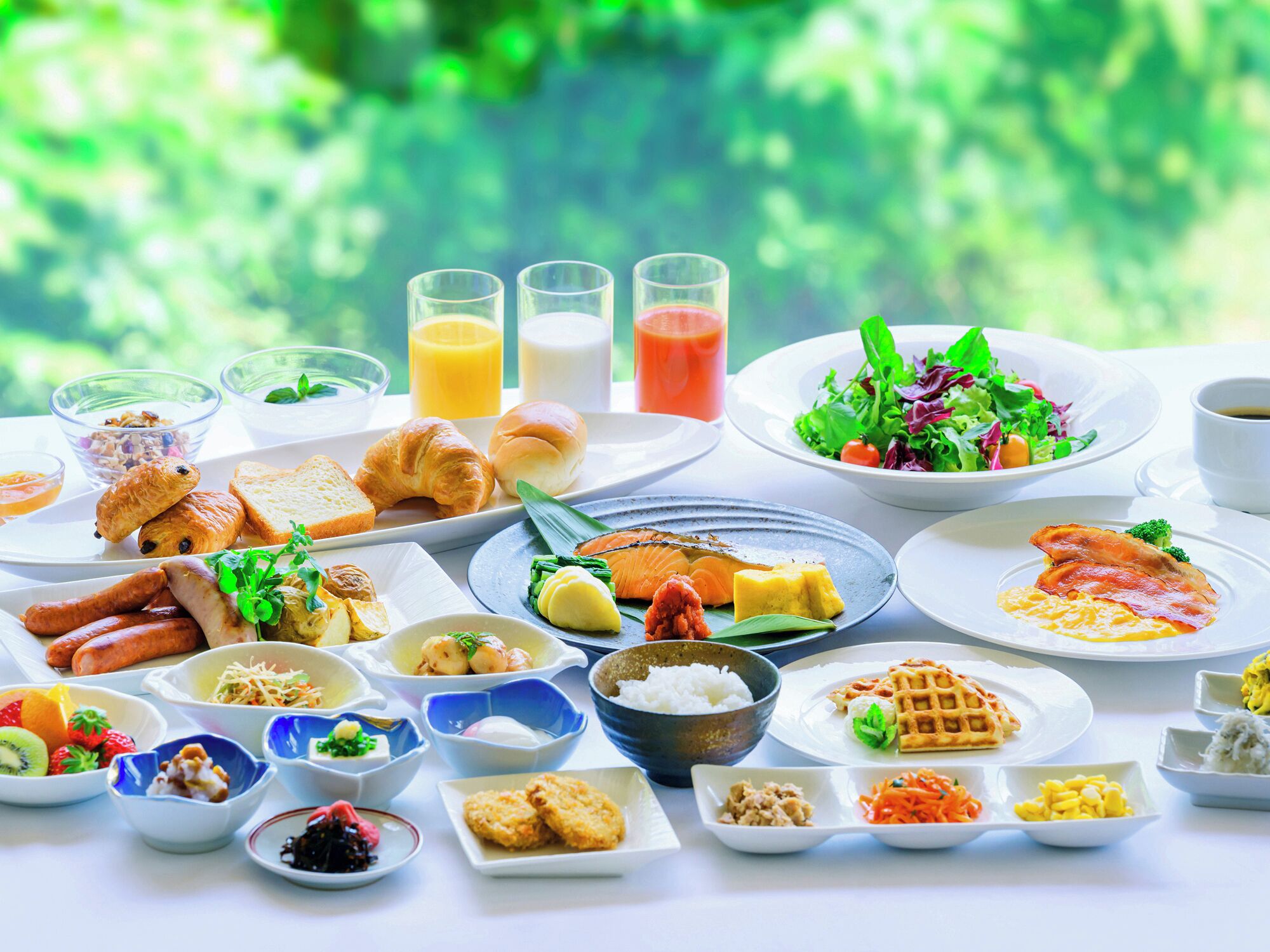 Daily buffet breakfast (JPY 2500 per person)