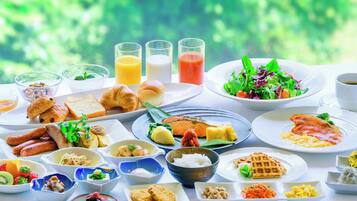 Daily buffet breakfast (JPY 2500 per person)