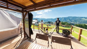 Habitación cuádruple básica, para no fumadores, vista a la montaña | Vista desde la habitación