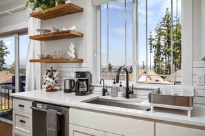 Fridge, microwave, oven, stovetop - Spectacular Hillside Escape w/ Valley Views, Game Room w/ Pool Table and Foosball, Huge Deck / Patio (Beaverton)