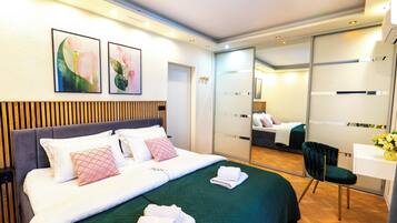 Comfort Apartment | Premium bedding, down duvets, pillow-top beds, individually decorated