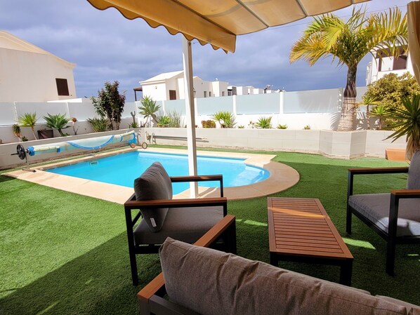 Pool - Newly renovated: Villa with heated pool and jacuzzi in Playa Blanca (Playa Blanca)