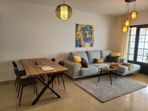 Smart TV - Newly renovated: Villa with heated pool and jacuzzi in Playa Blanca (Playa Blanca)