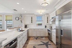 Frigorífico, horno, lavavajillas y cafetera o tetera