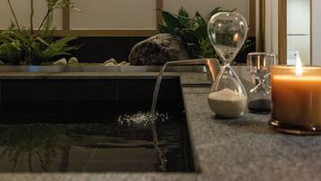 SIGNATURE (A) | Blackout drapes, free WiFi