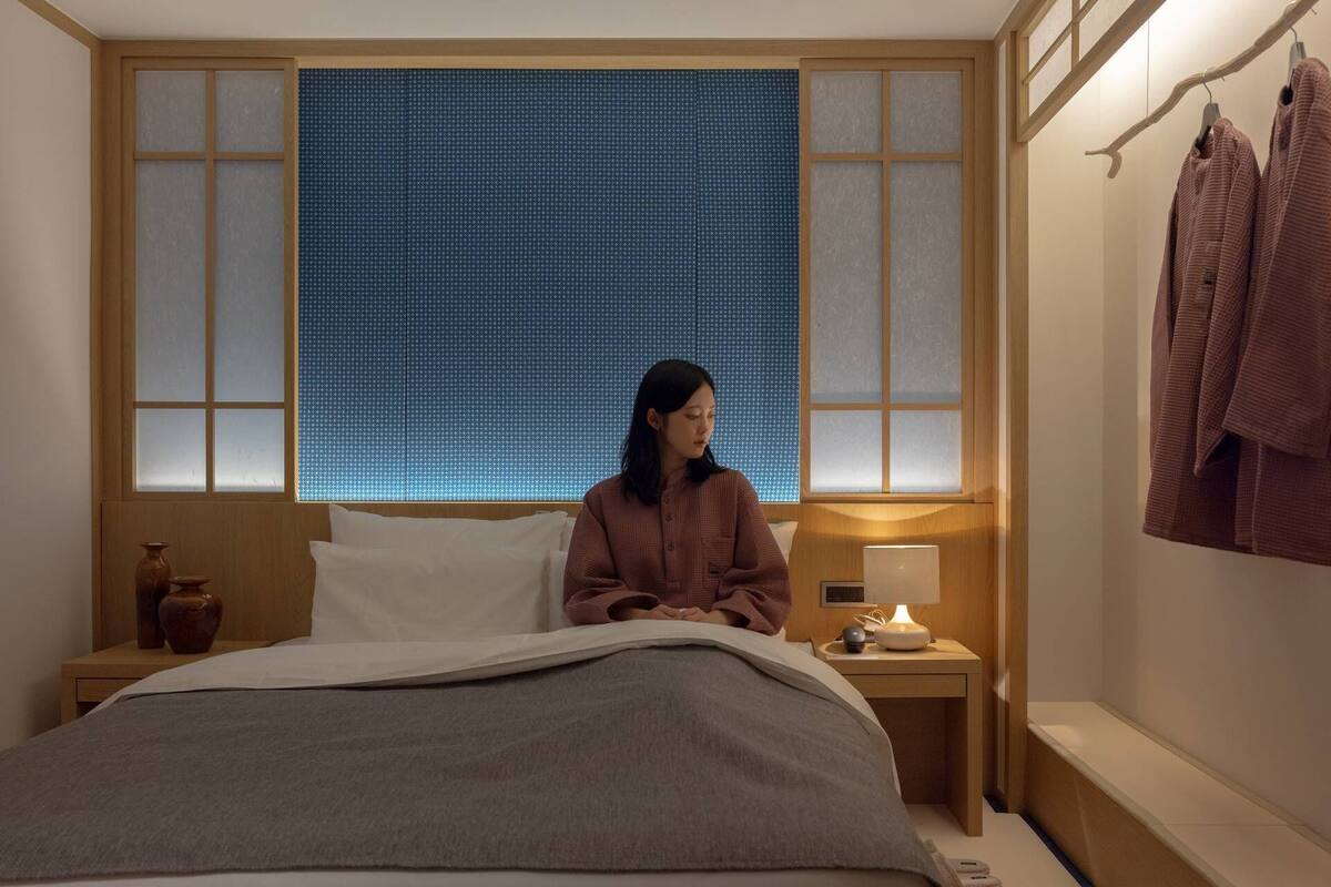 Blackout curtains, free WiFi