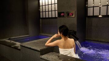 Indoor spa tub