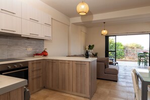 Superior Villa, Sea View | Private kitchen | Electric kettle, toaster