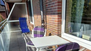 Outdoor dining - Cozy vacation apartment in the beautiful Ostdorf on Baltrum! Pet friendly! (Baltrum)