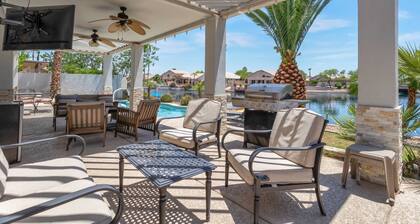 Perfect Family Getaway! Waterfront home w/ Kayaks, Private Heated Pool & Spa! Pool table + Free Golf