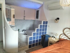 4 bedrooms, WiFi, bed sheets