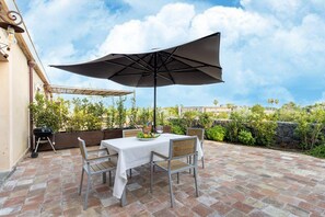 Outdoor dining - Apartment in Sicily near Ski Slopes (Acireale)