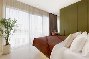 Villa Deluxe, balcón, vista al jardín | Caja de seguridad en la habitación y escritorio