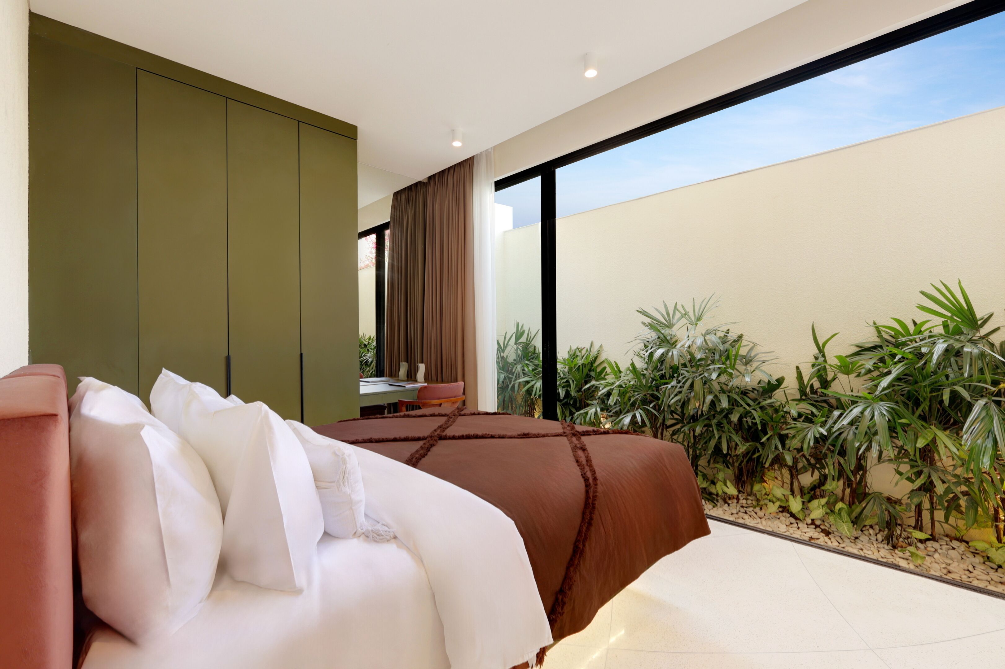 豪華別墅, 陽台, 花園景觀 | 客房內保險箱、書桌、筆電工作空間、熨斗/熨衣板