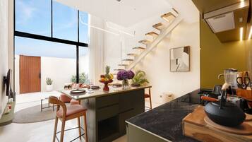 Vila Deluks, balkon, pemandangan kebun | Dapur pribadi | Lemari es besar, microwave, oven, dan kompor