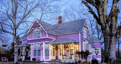 Wanderlust Escape for the Solo Nomad in Historical B&B, WiFi & AC- The Starseed