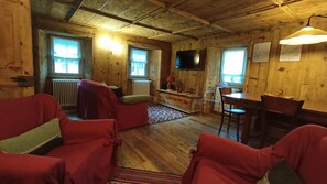 Smart-TV, Bücher, Stereoanlage