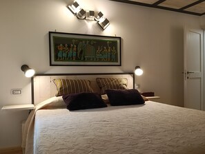 3 bedrooms, in-room safe, desk, free WiFi