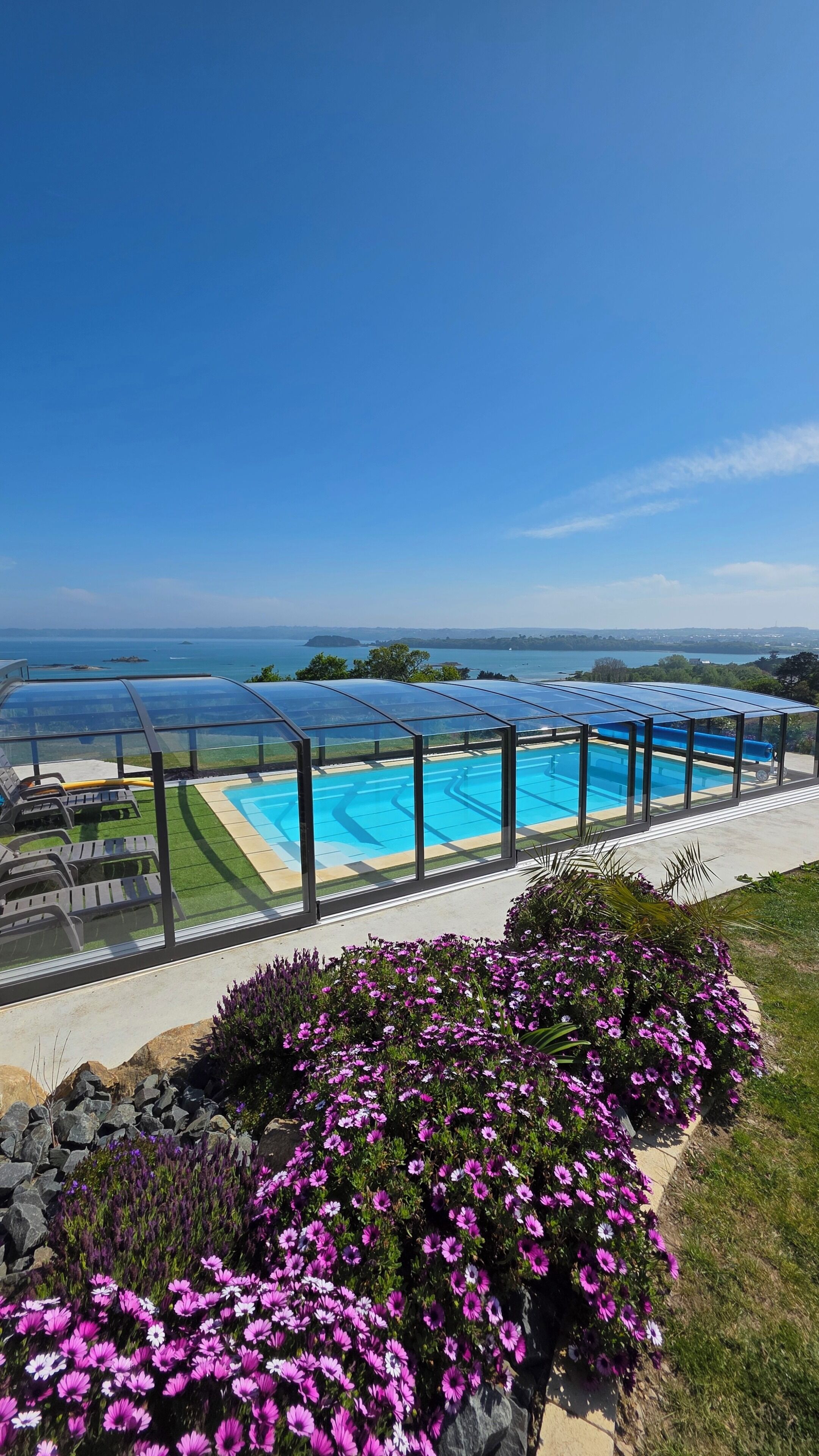 Indoor pool, outdoor pool