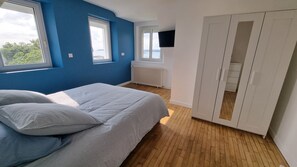 4 chambres, bureau, fer et planche à repasser, accès au Wi-Fi (inclus)