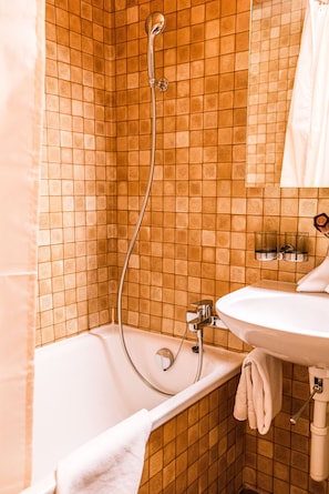 Superior Double Room, Mountain View | Bathroom