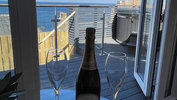 Cottage, 1 Bedroom | In-room dining