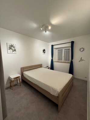 2 bedrooms, bed sheets