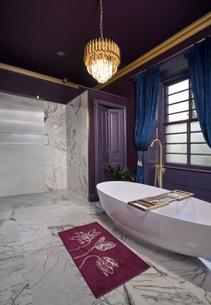 Double Room (Blue Sapphire Bedroom) | Bathroom - Old Manse of Craggan (Ballindalloch)