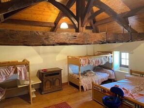 3 bedrooms, iron/ironing board, WiFi, bed sheets