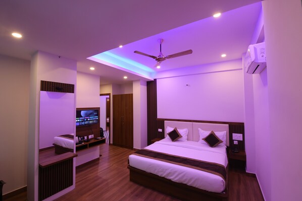 Superior Double Room, Balcony, City View | Desk, laptop workspace, iron/ironing board, free WiFi