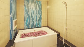 Deluxe Room | Bathroom | Separate bathtub and shower, hair dryer, bathrobes, slippers