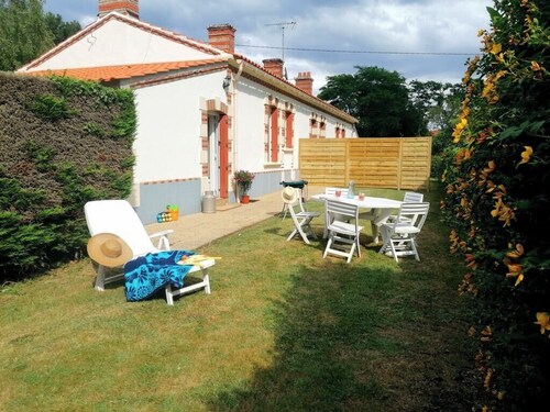 Charming Renovated House with Garden, Terrace, Barbecue - 15 Min from the Beaches