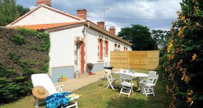 Charming Renovated House with Garden, Terrace, Barbecue - 15 Min from the Beaches