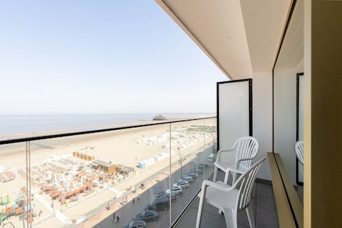 Studio in Zeedijk with Stunning Sea Views