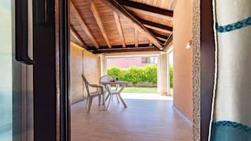 Casa, patio, vista al jardín | Terraza o patio