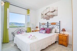 2 chambres, fer et planche à repasser