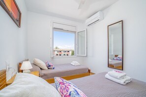 3 bedrooms, iron/ironing board, free WiFi