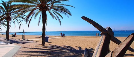 Una spiaggia nelle vicinanze