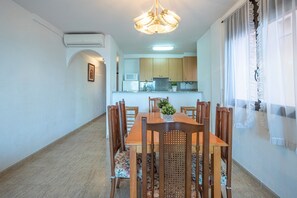 Dining - Apartment in Empuriabrava near the Beach (Empuriabrava)