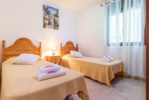 2 chambres, fer et planche à repasser