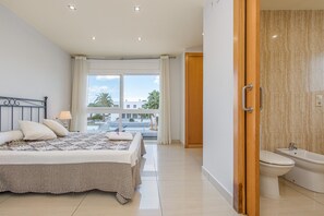 4 Schlafzimmer, Bügeleisen/Bügelbrett