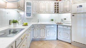 Private kitchen - Apartment in Empuriabrava near Sand Beach (Empuriabrava)