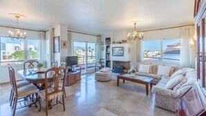 Living area - Apartment in Empuriabrava near Sand Beach (Empuriabrava)