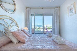 3 makuuhuonetta, silitysrauta/-lauta, ilmainen Wi-Fi