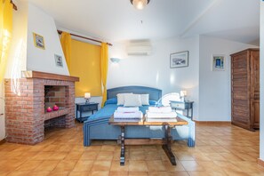 3 bedrooms, iron/ironing board, Internet